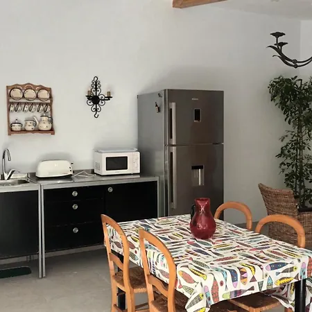 Un Joli Jardin Mediterraneen فيلة آجد